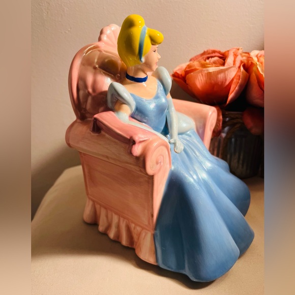 NWT The Cinderella (VINTAGE) ceramic coin bank figurine by PARK LANE ASSOCIATES. - Picture 8 of 11